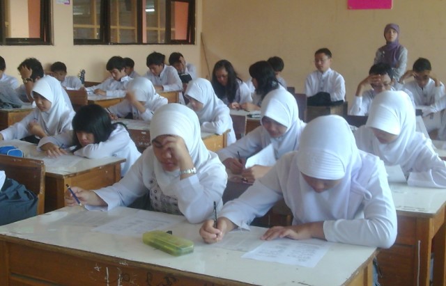 Soal Sejarah Indonesia Kelas 12 semester 2 Tentang Perkembangan Politik dan Ekonomi pada Masa Reformasi