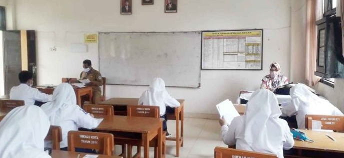 Soal Akidah Akhlak kelas 8 semester 2 Tentang Adab Seorang Muslim Terhadap Orang Tua dan Guru